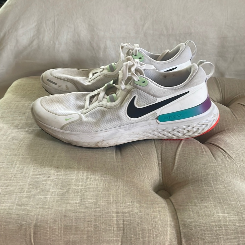 Men’s Nike React size 10.5